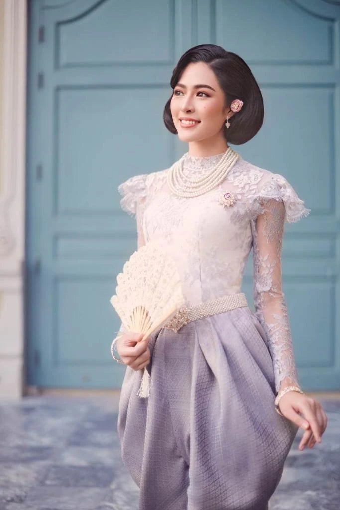 ชุดไทยประยุกต์แบบในสมัย